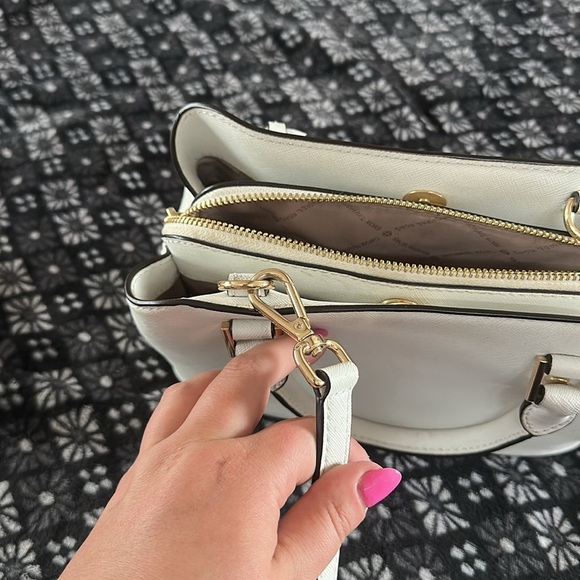 Micheal Kors Snatchel Purse - Picture 7 of 7